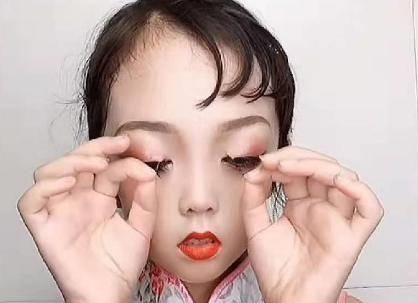 阀太太看到卸妆后小姑娘厉害了九游会j9登陆小学生仿妆军