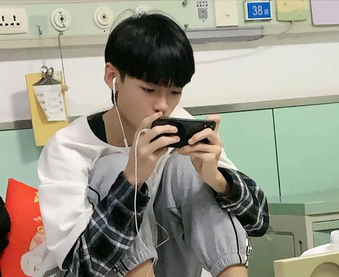 红相继去世有人一语成谶最小的年仅18岁九游会·j9网站短短4天内就有4个网(图31)