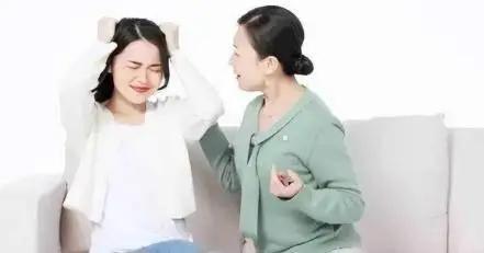 母第一时间要做这3件事！九游会网站女儿被家暴父(图4)